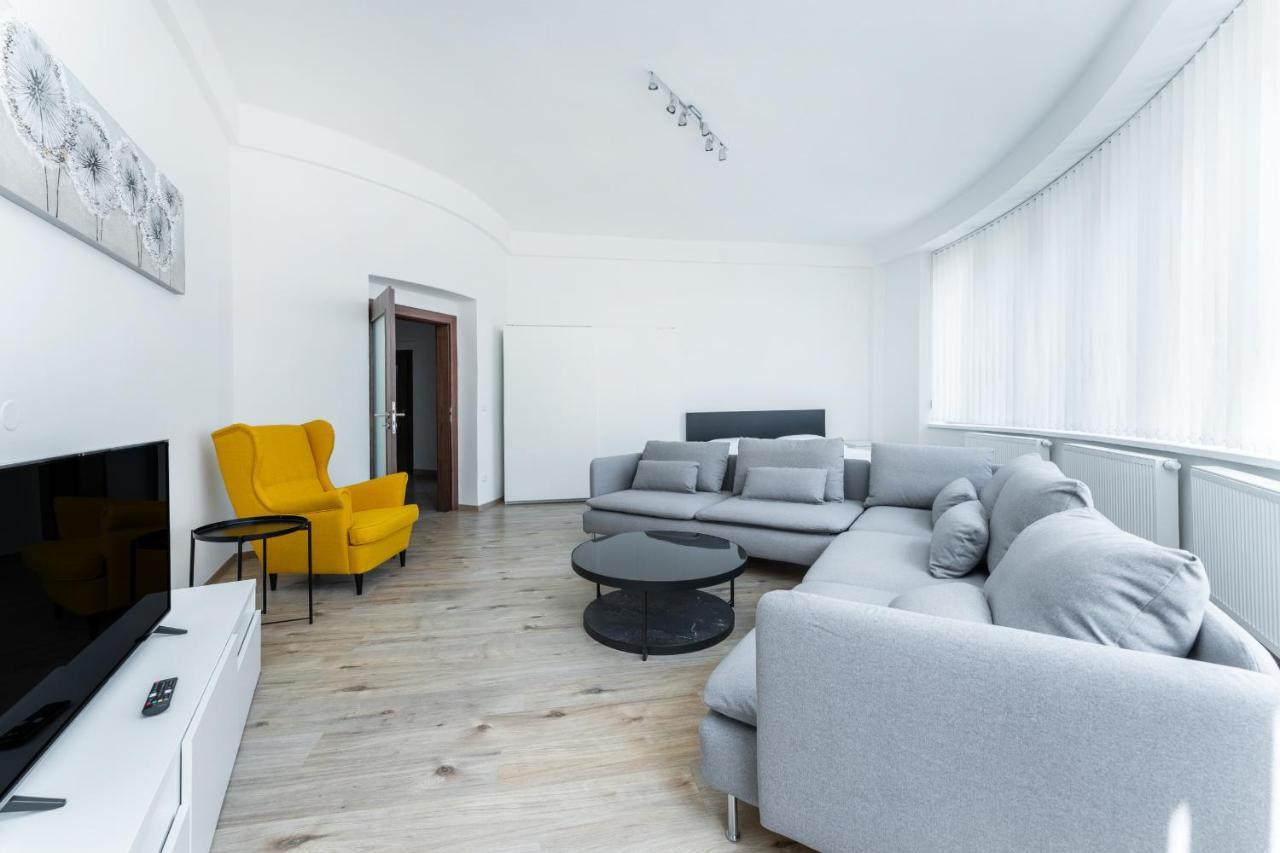 Apartman Riegrovo Namesti 波杰布拉迪 外观 照片